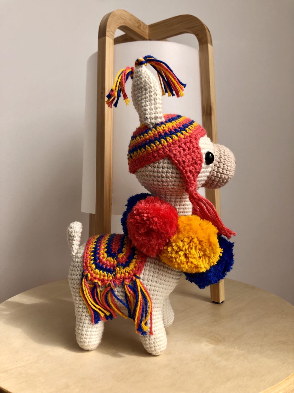 Llama decorativa amigarumi
